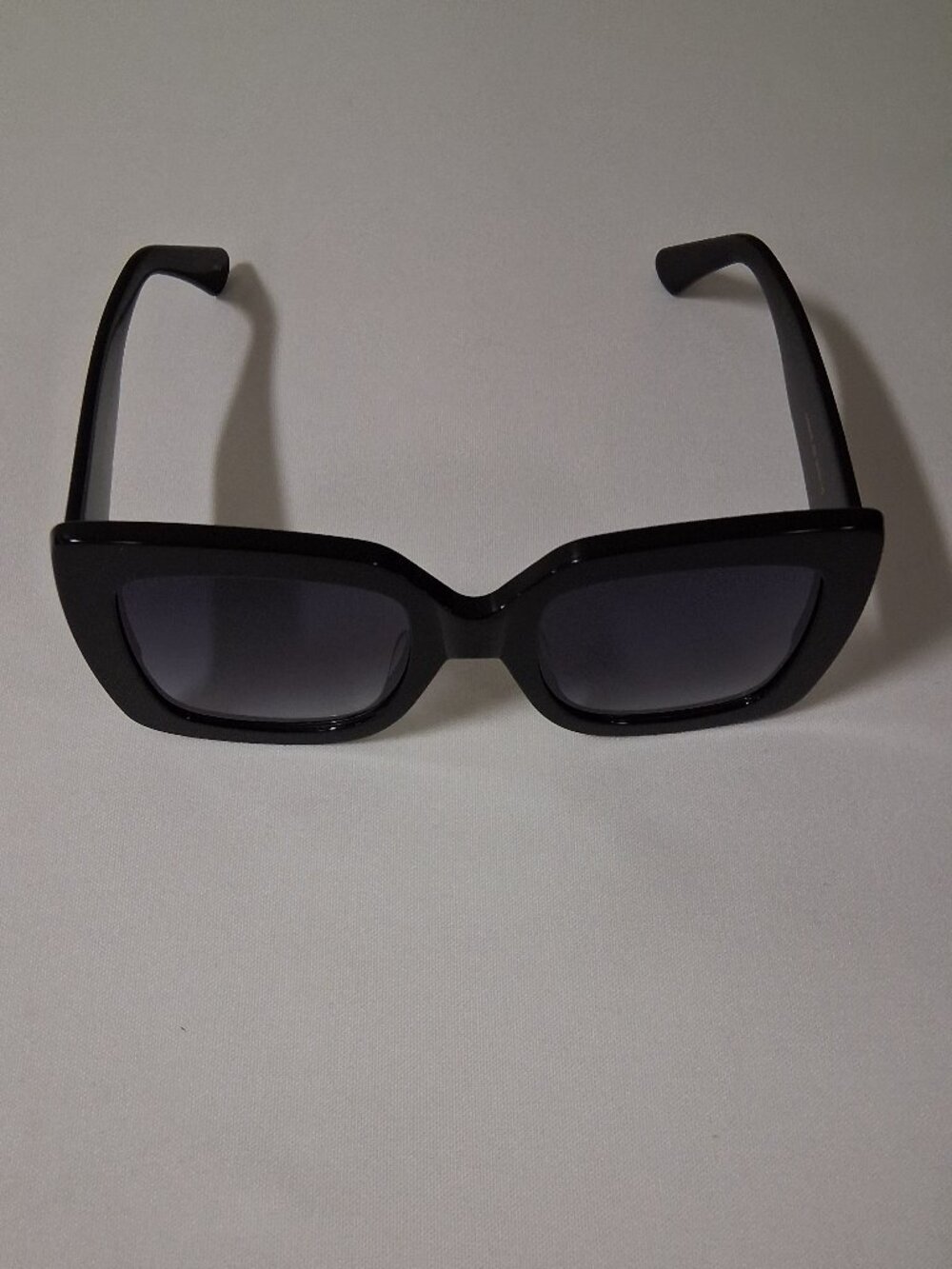 Gucci GG0083S Sunglasses 55-24-140 – Store Sample – Complete Set - Picture 2 of 6
